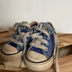 Converse Low Tops size 5